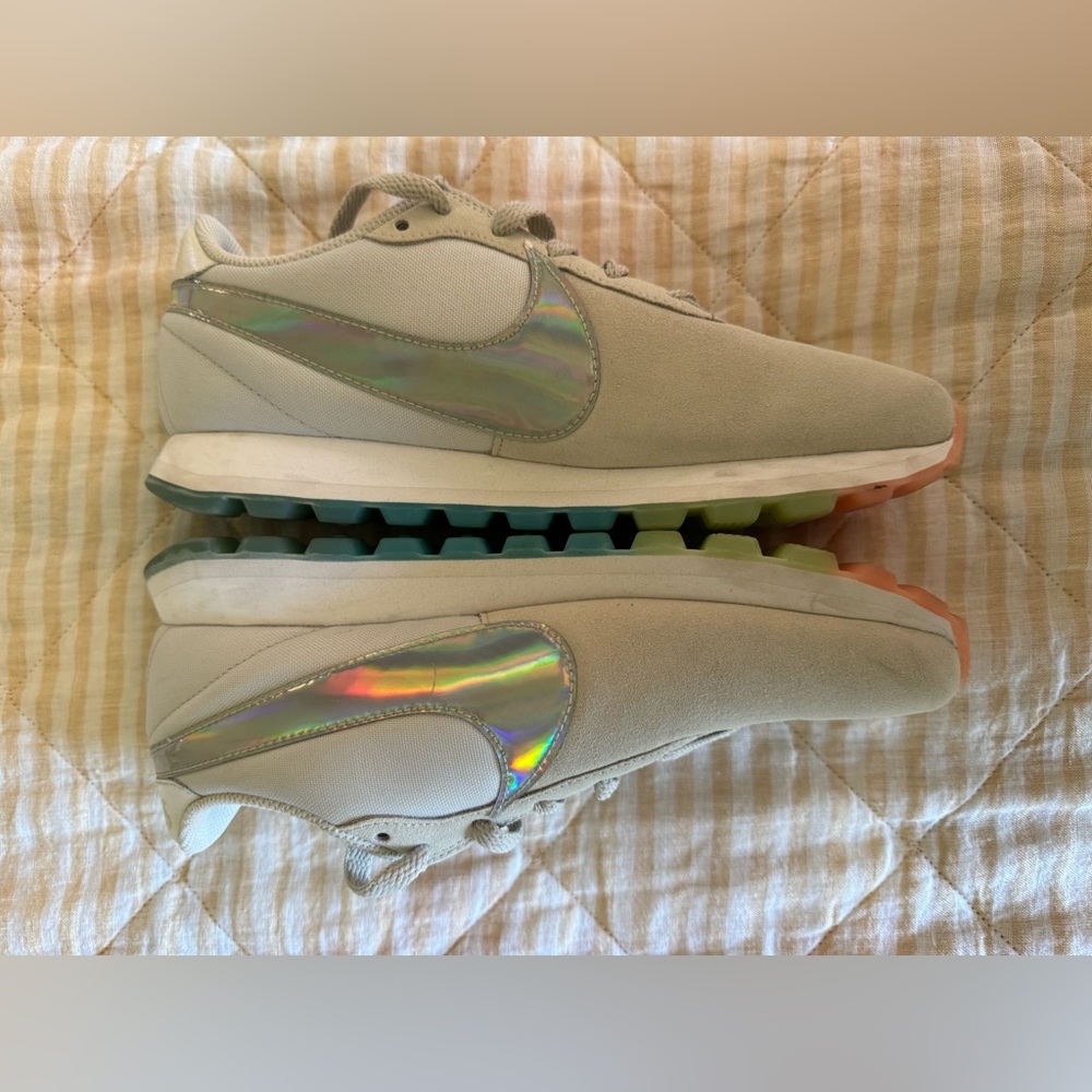 NIKE | Pre-Love XO Rainbow 🌈 A03166-100 Size 8 EUC